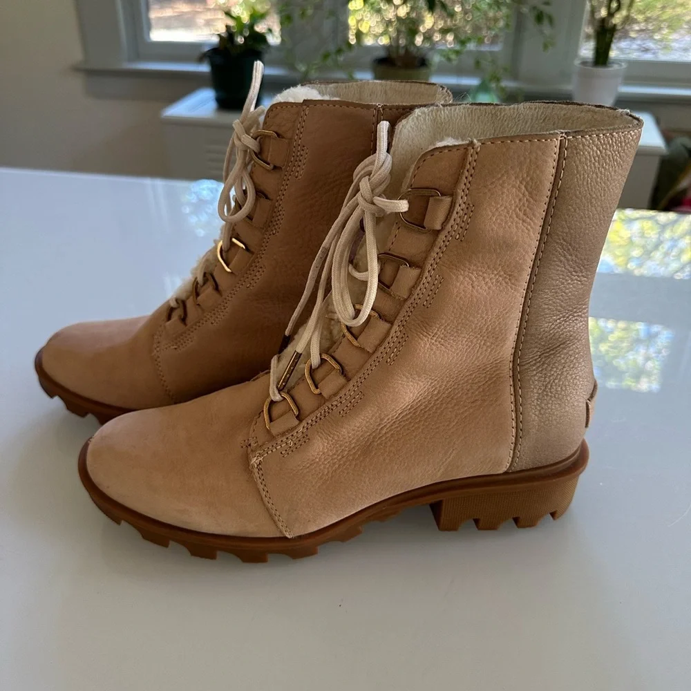 SOREL Phoenix Short Lace Lux Waterproof Boot Size 9 Natural Tan